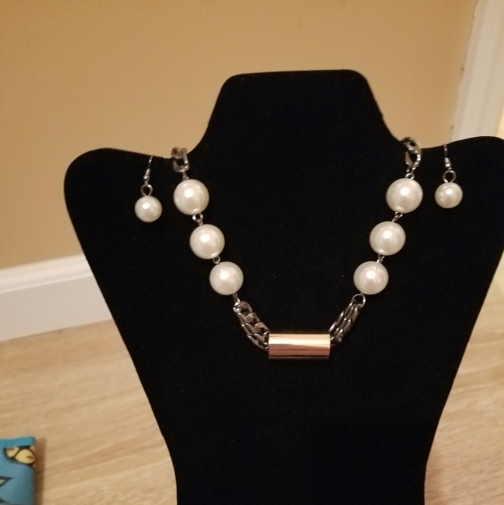 Large Pearls with Silver Bar Necklace
